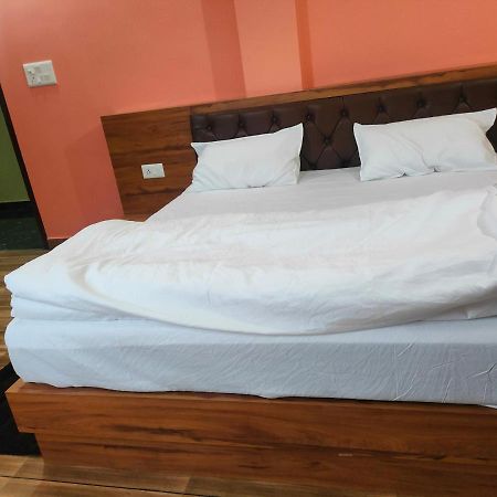 Hotel Rishabh And Banquet Hall Pithorāgarh Kültér fotó