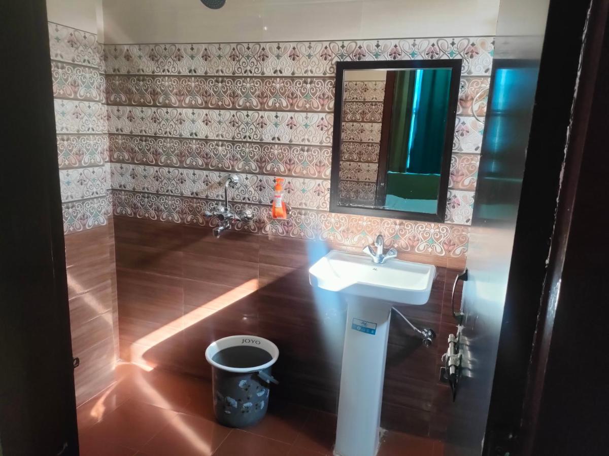 Hotel Rishabh And Banquet Hall Pithorāgarh Kültér fotó