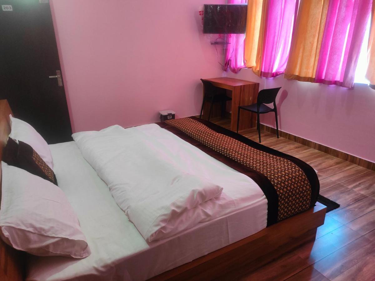 Hotel Rishabh And Banquet Hall Pithorāgarh Kültér fotó