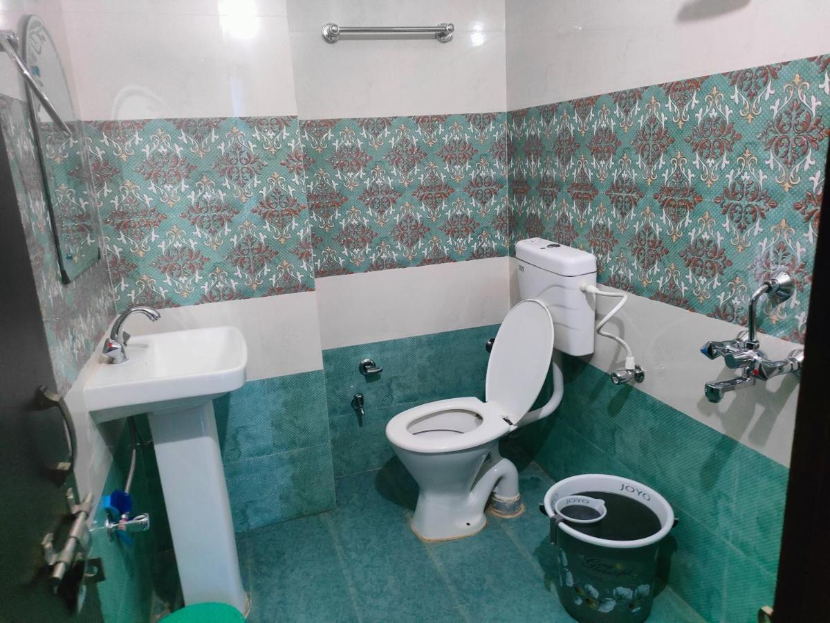 Hotel Rishabh And Banquet Hall Pithorāgarh Kültér fotó