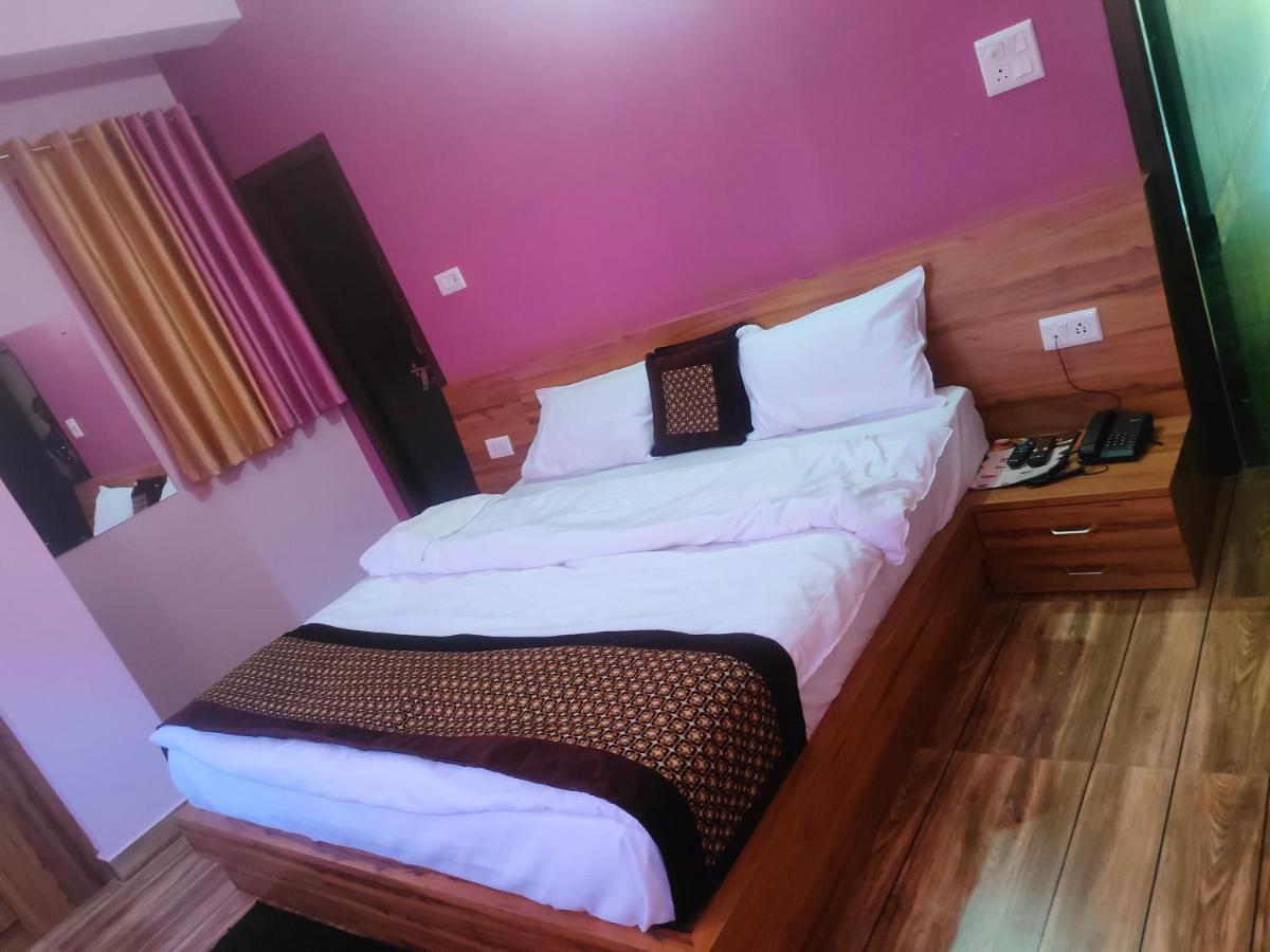 Hotel Rishabh And Banquet Hall Pithorāgarh Kültér fotó